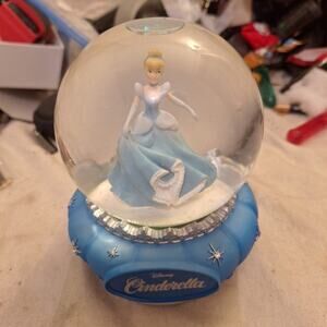 Disney Showcase Collection CINDERELLA SNOW GLOBE Excellent Condition